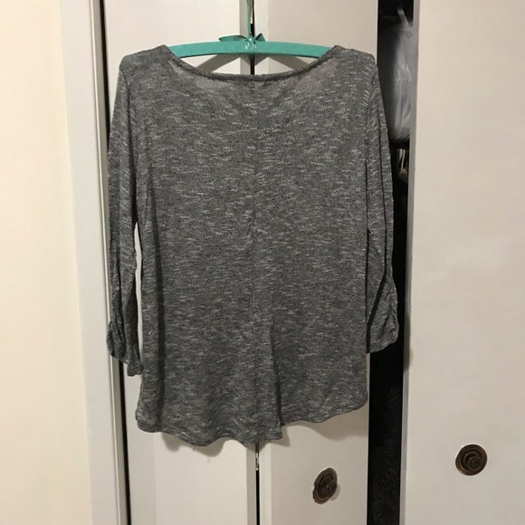 Ladies Long Sleeve Medium Top. $5.00 AS AN ADD ON - Picture 2 of 2